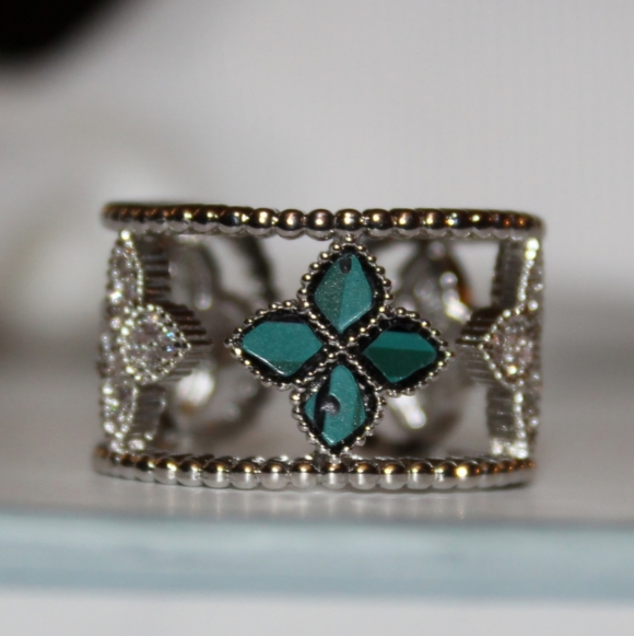 Boutique Jewelry - Petal Aura Adjustable Ring – Silver Meadow Petal